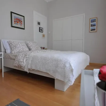 Studio Midtown - Close To Everything
