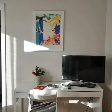 Studio Midtown - Close To Everything *